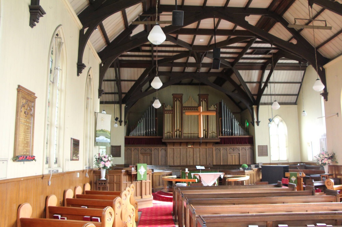 L’esthétique du bois dans les églises modernes : quand tradition et innovation se rencontrent